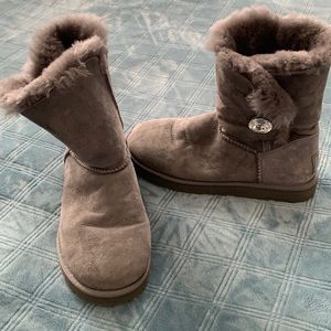 EUC, UGG Baily button gray boots. Size 8 women’s